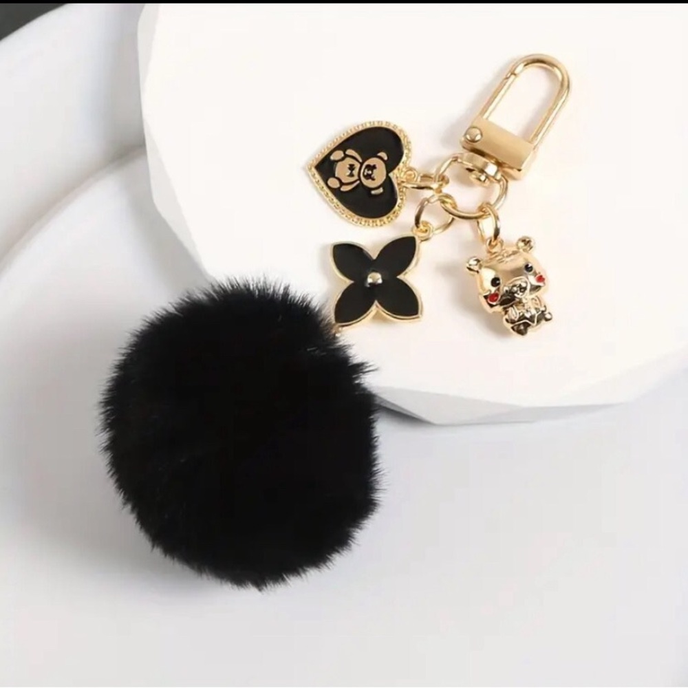 NEW POM POM BEAR KEYCHAIN 💗